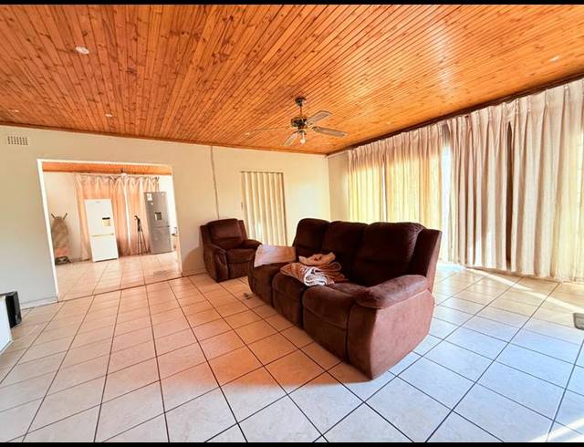 3 BEDROOM HOUSE FOR SALE IN VANDERBIJLPARK CW 3